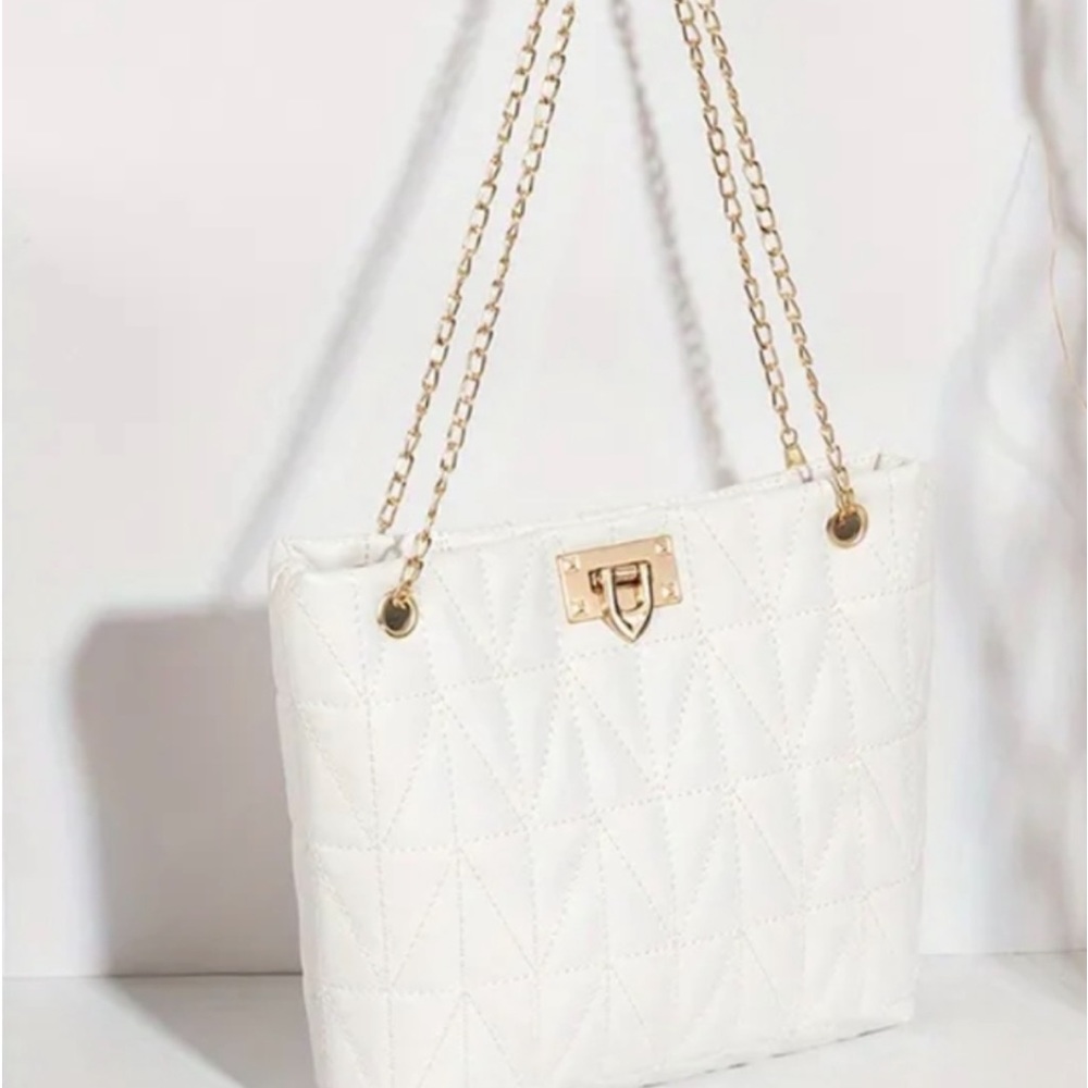 (REDUCED) MEDIUM SIZE TOTE/SHOULDER QUILTED BAG